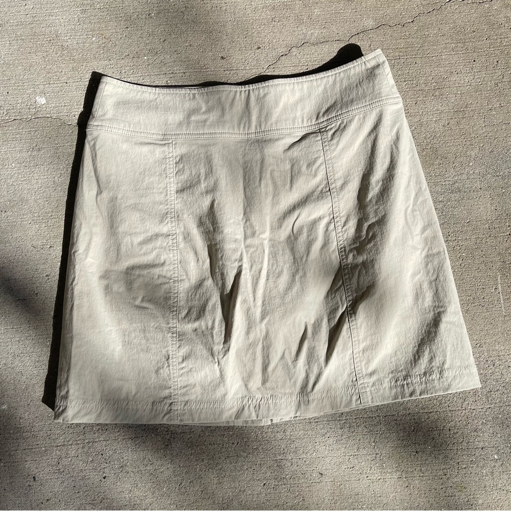Royal Robbins Khaki pair of Skort size 4 preowned